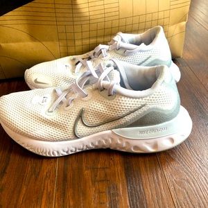 Great Nike running shoe, gently worn with many more miles to go! Nike React, 7.5